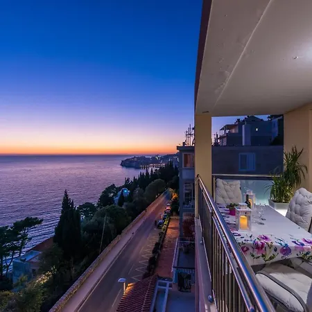 Luxury Violet Old Apartment *