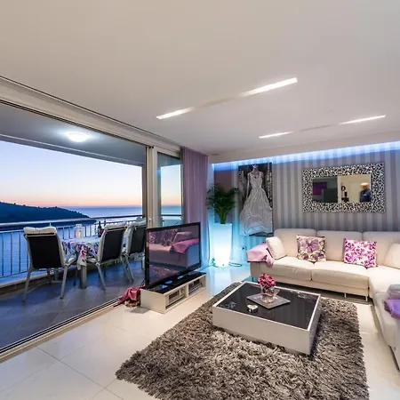 Luxury Violet Old Apartment *