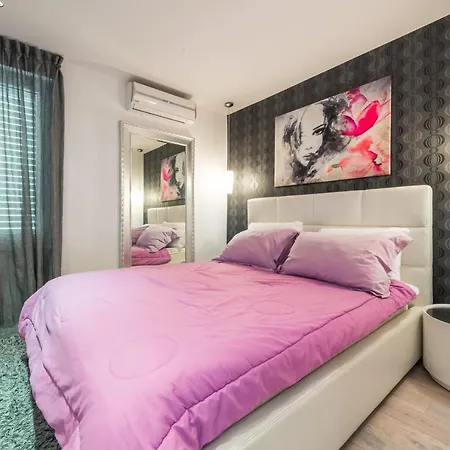 Luxury Violet Old Apartment *
